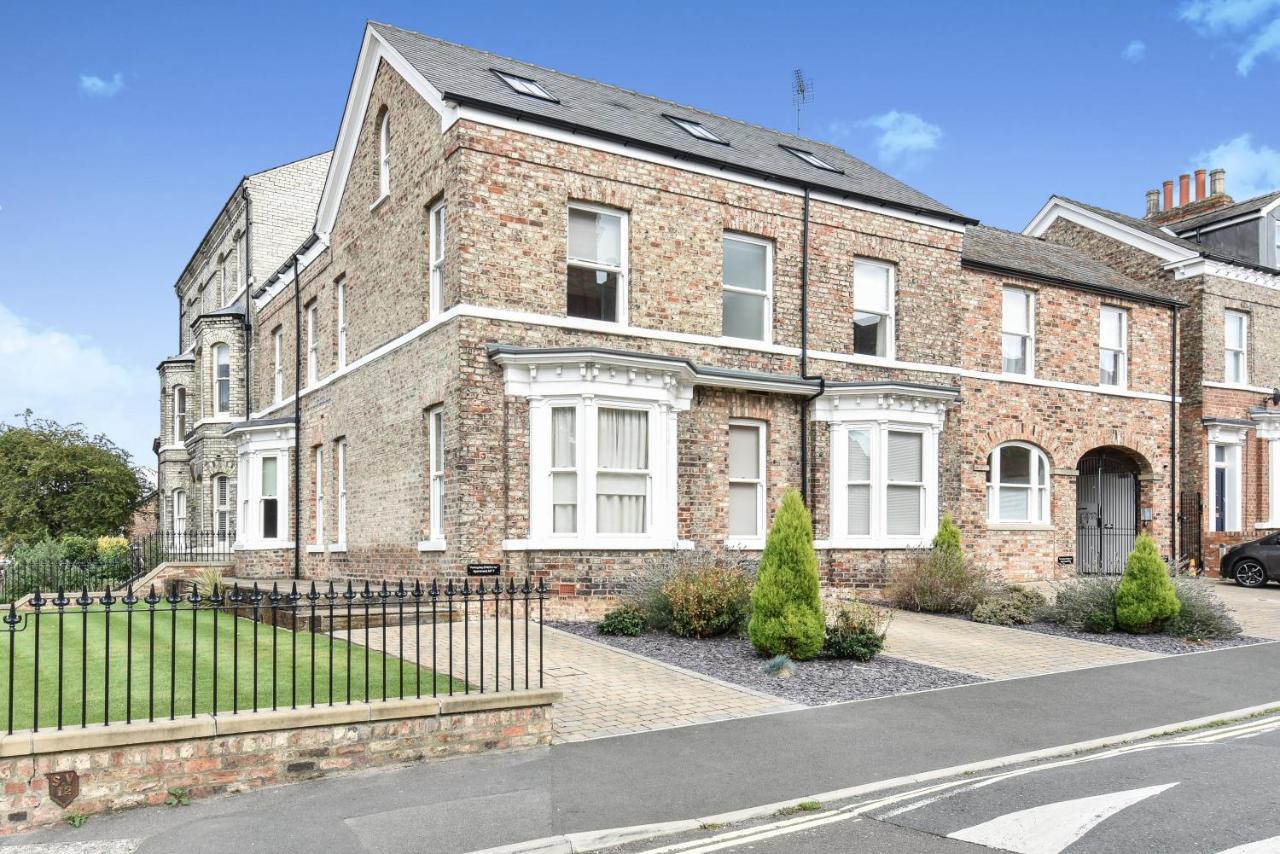 Clifford'S Reach At Bluebridge Court With Free Parking Apartment York Exterior photo