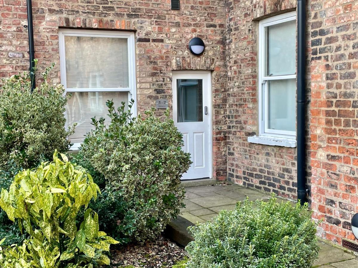 Clifford'S Reach At Bluebridge Court With Free Parking Apartment York Exterior photo