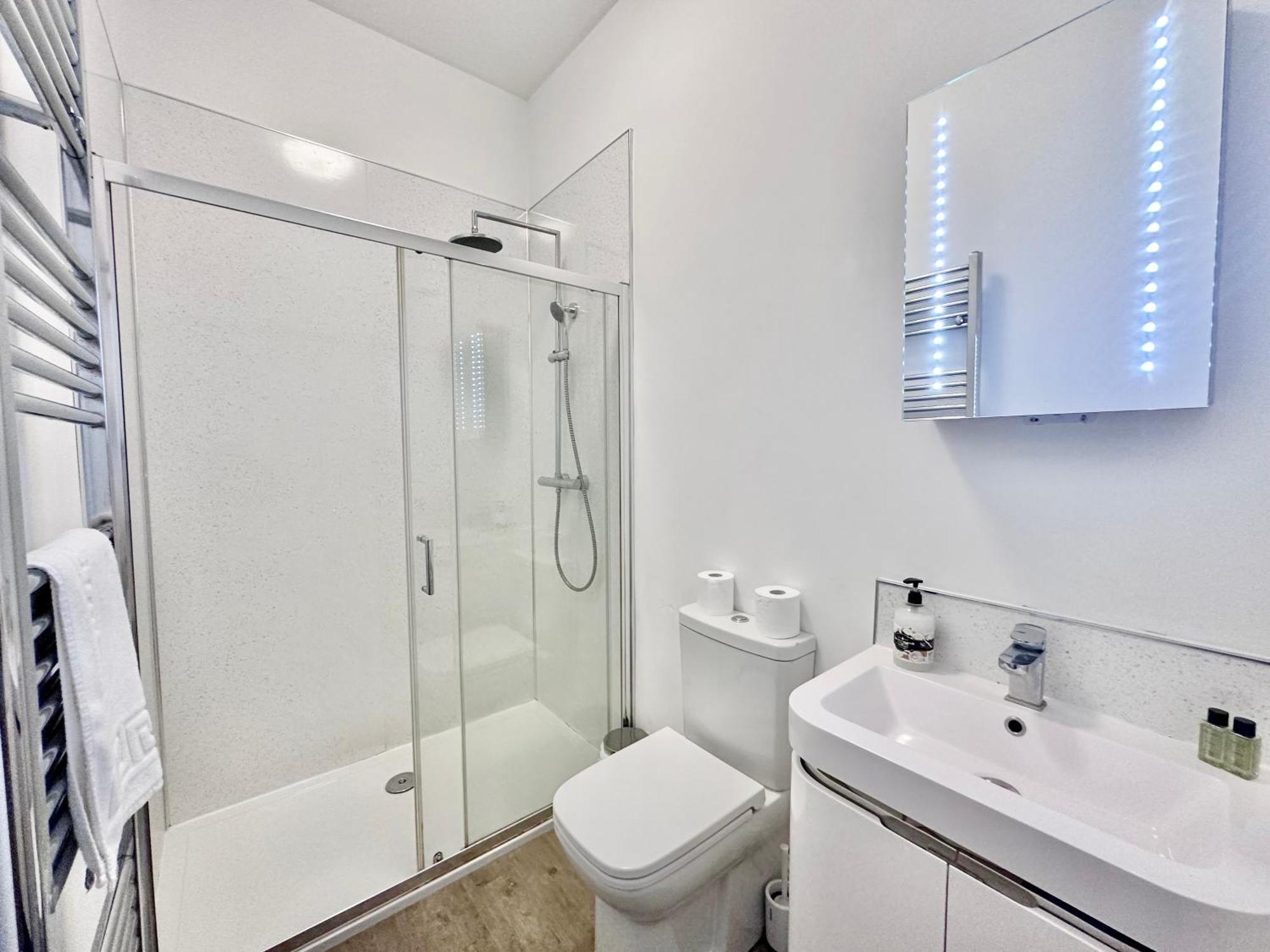 Clifford'S Reach At Bluebridge Court With Free Parking Apartment York Exterior photo