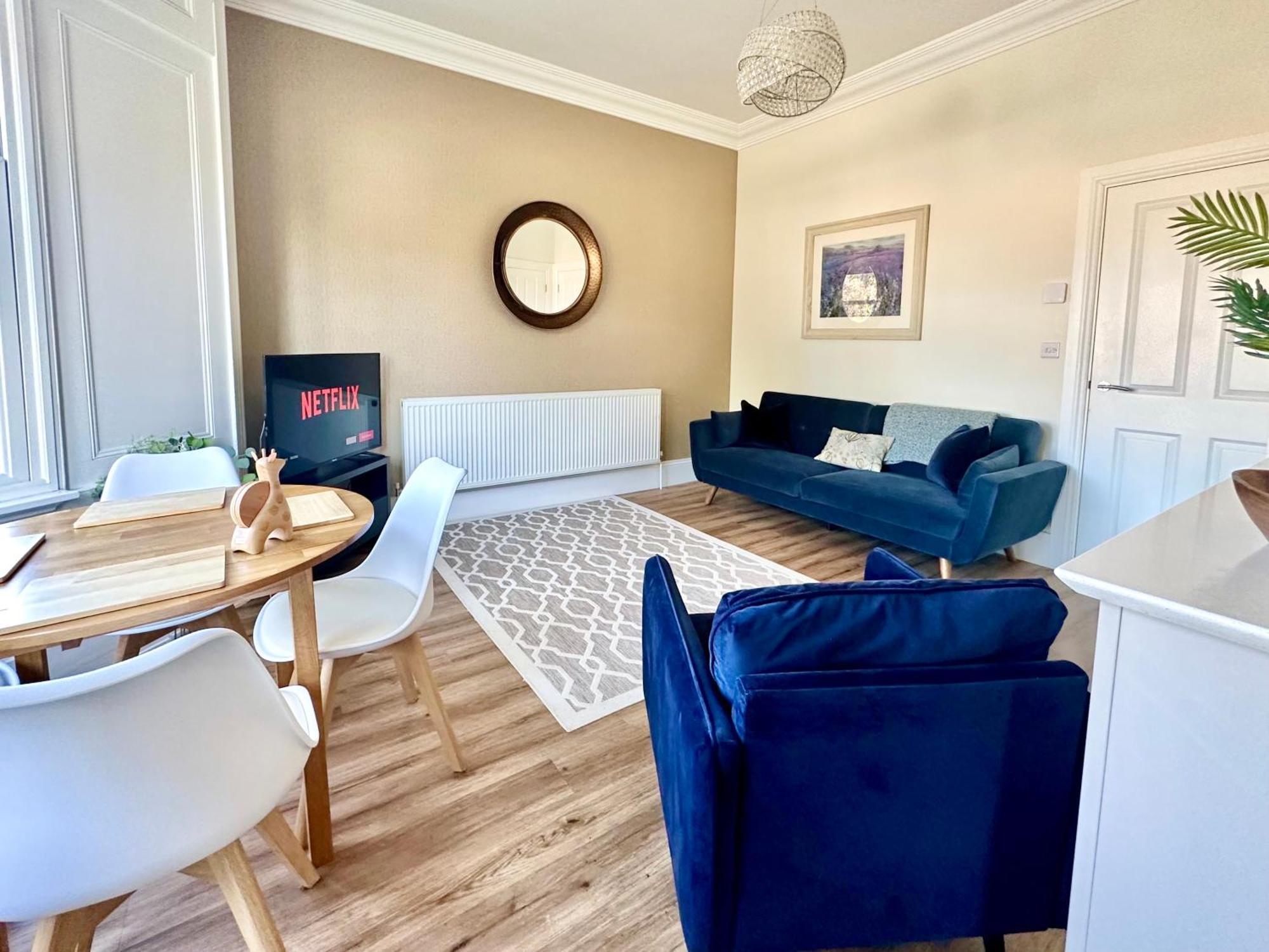 Clifford'S Reach At Bluebridge Court With Free Parking Apartment York Exterior photo