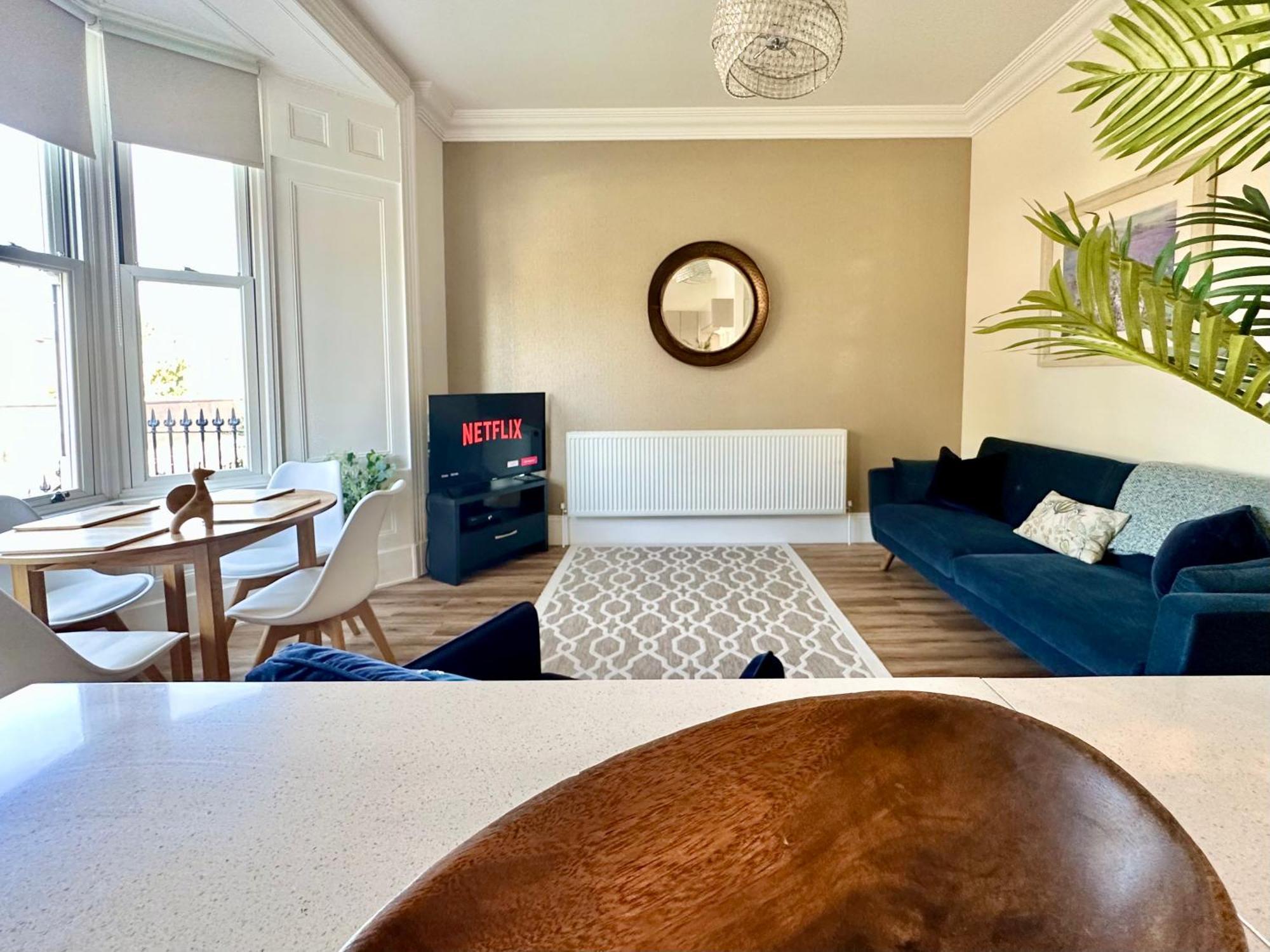 Clifford'S Reach At Bluebridge Court With Free Parking Apartment York Exterior photo
